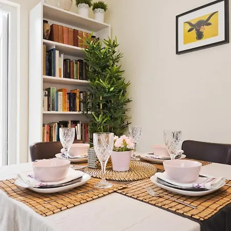 Charming Riverside - Minutes From * Dublin