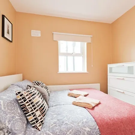 Charming Riverside - Minutes From Dublin