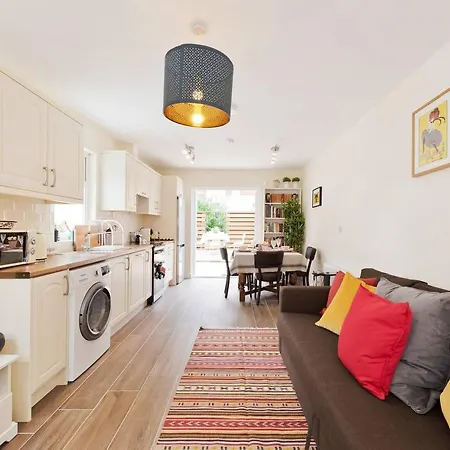 Charming Riverside - Minutes From * Dublin