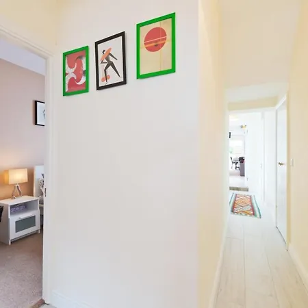 Charming Riverside - Minutes From Apartmán Dublin