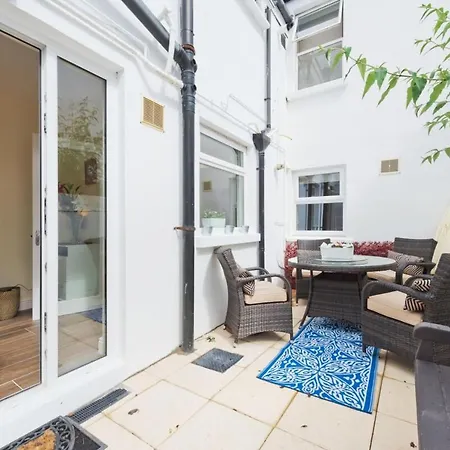 Charming Riverside - Minutes From Dublin