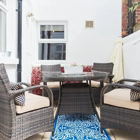Charming Riverside - Minutes From Dublin